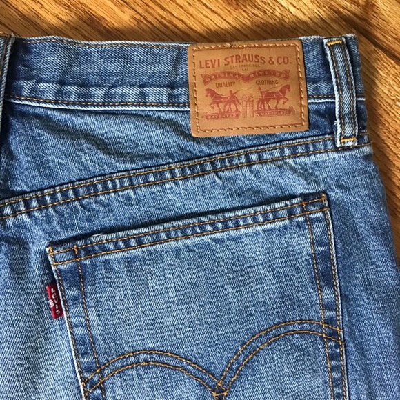 Levi’s Cutoff Shorts - Picture 6 of 7